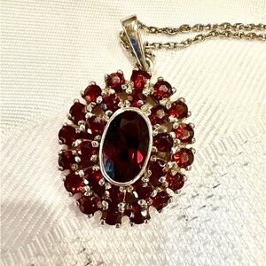 Beautiful Vintage Elegant Silver and Red Gemstone Necklace.